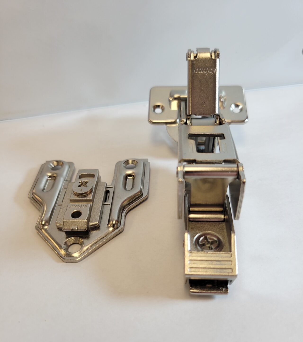 Hinge Set for Lazy Susan BiFold Doors Frameless Group